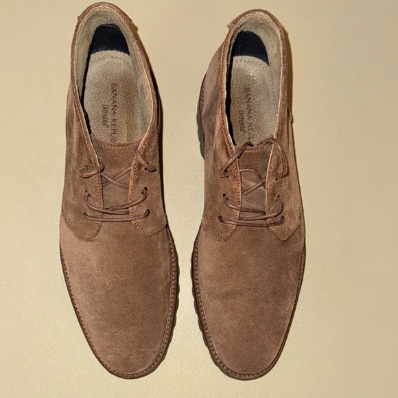 Banana Republic Men's Suede Chukka Boots - Picture 2 of 3